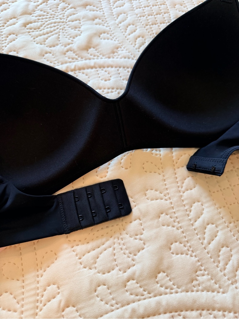 Victoria’s Secret T-Shirt Lightly Lined Wireless Bra Black 34D - Picture 3 of 4